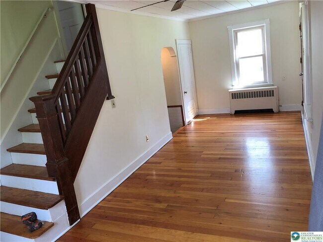 Building Photo - 135 N Cedar St