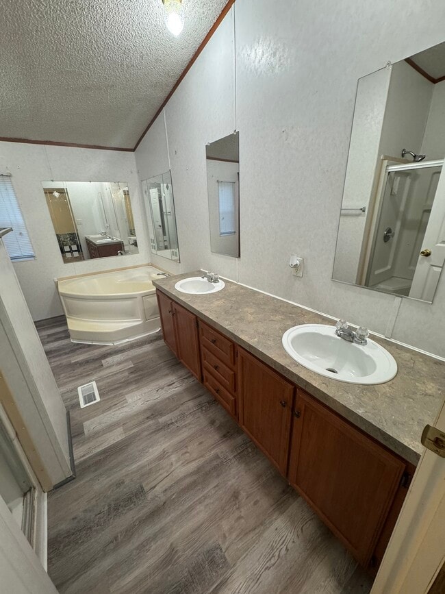 Building Photo - 70 Timber Rd