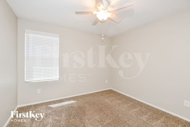 Building Photo - 716 Austin Ln