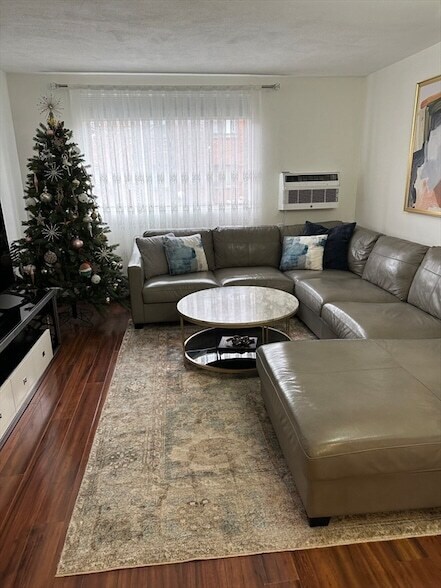 Primary Photo - 700 Governors Dr