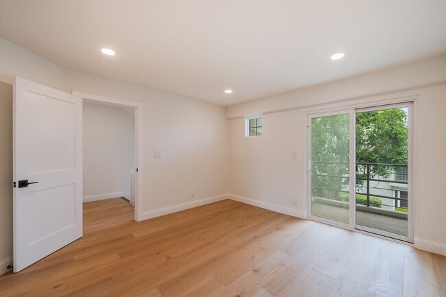 Building Photo - Beautiful Hermosa Beach Townhome Rental!