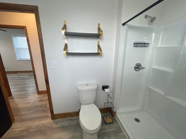 Building Photo - 902 9th St