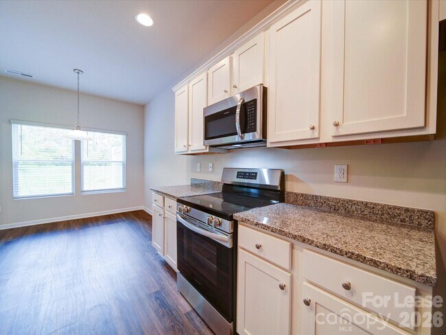 Building Photo - 916 S Battleground Ave
