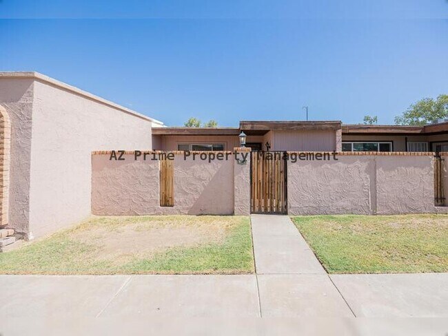 Building Photo - 6008 W Augusta Ave
