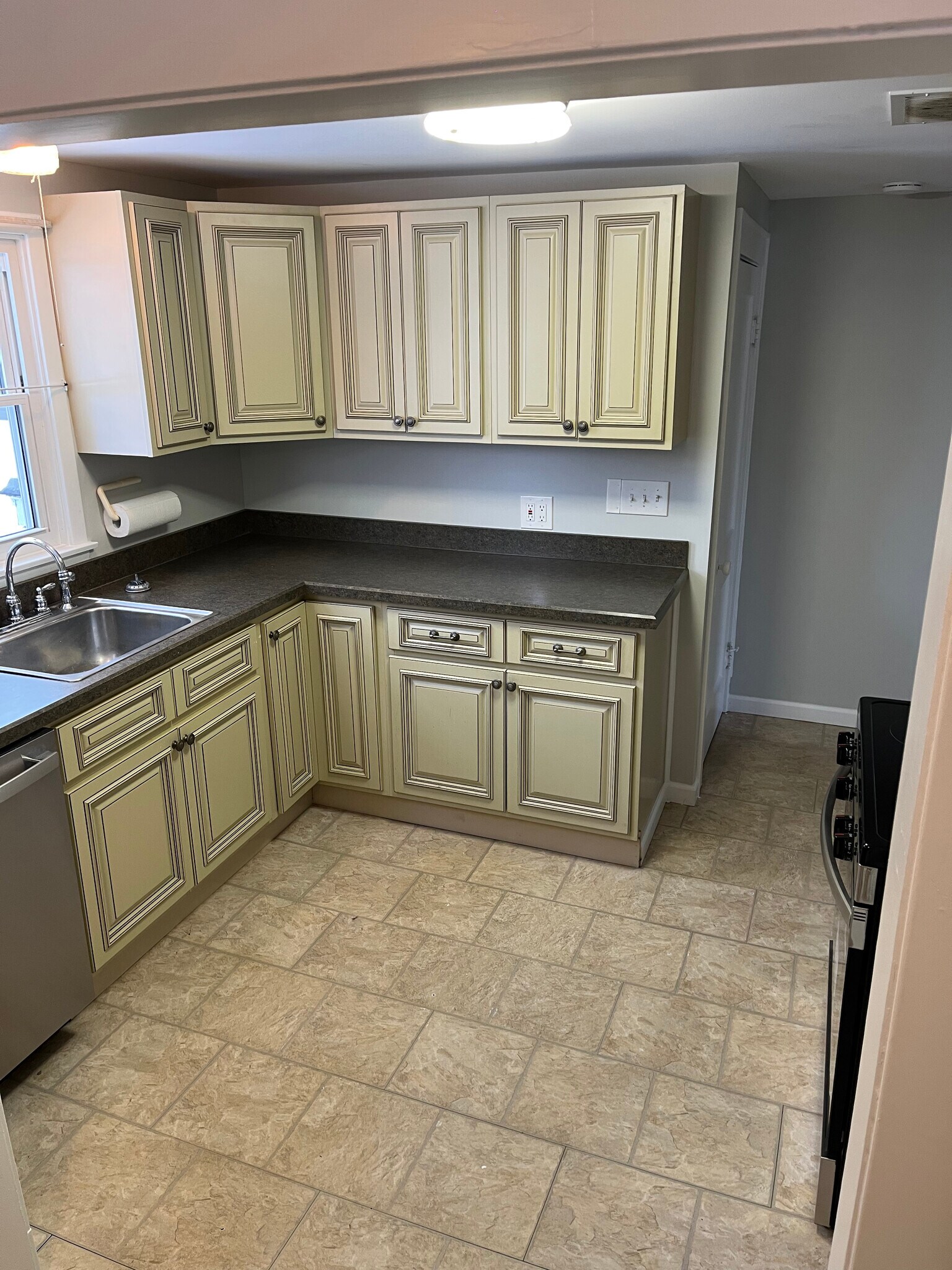 Building Photo - 104 Lynhurst Ave