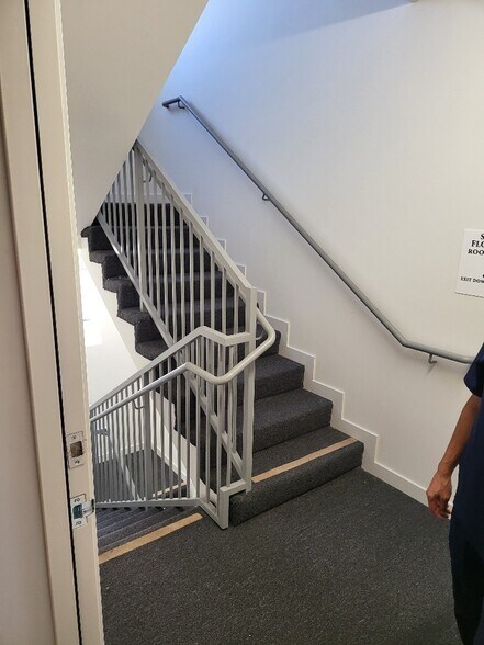 Building Photo - 1541 S Orange Grove Ave