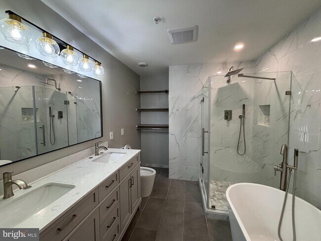 Building Photo - 7020 Falls Reach Dr