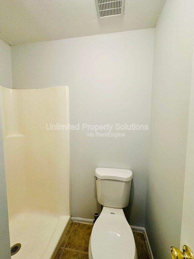 Building Photo - 420 Rose Ave