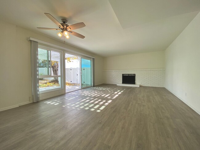 Building Photo - Modern Elegance in North Clairemont! Updat...