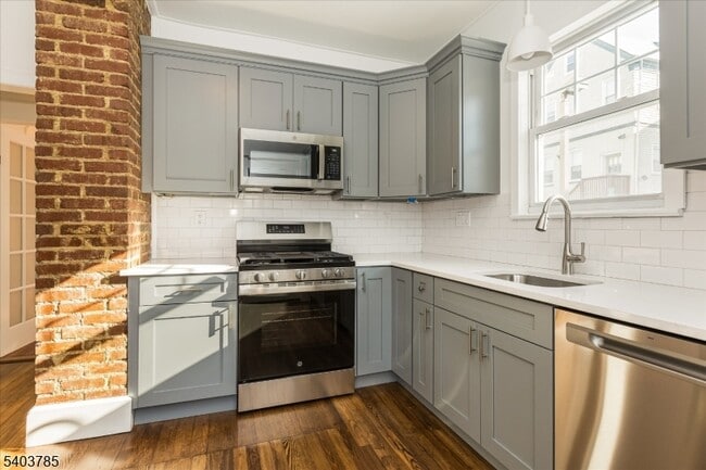 Building Photo - 4 Jefferson Ave