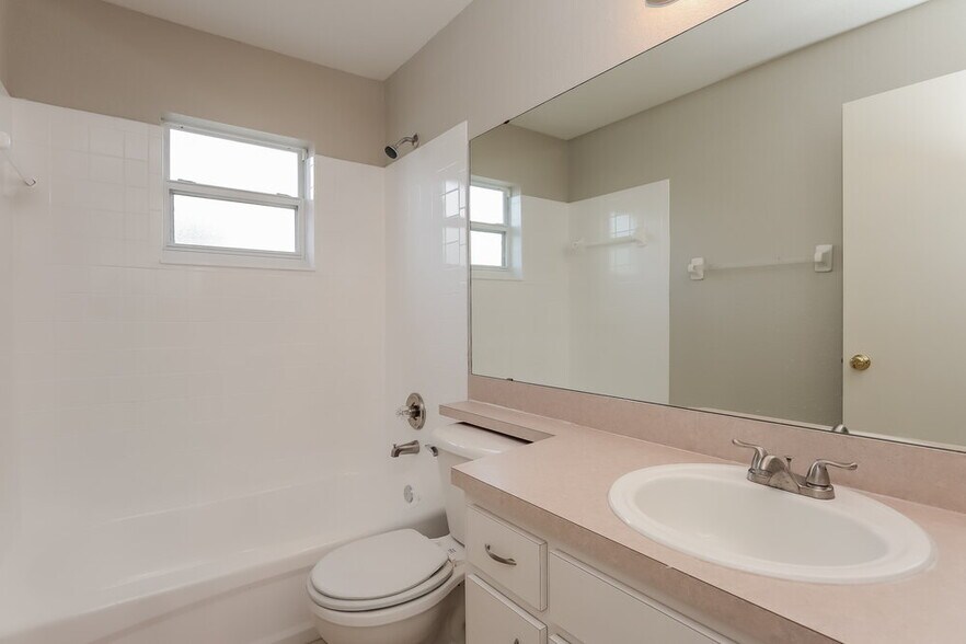 Building Photo - 7905 Apple Blossom Dr
