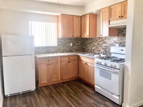 Building Photo - 4735 W Broadway