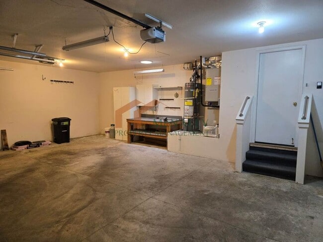 Building Photo - Spacious 3-Bedroom Home in the Gated Bridge Estate Community