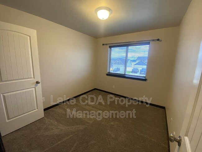 Building Photo - 12397 N Cavanaugh Dr