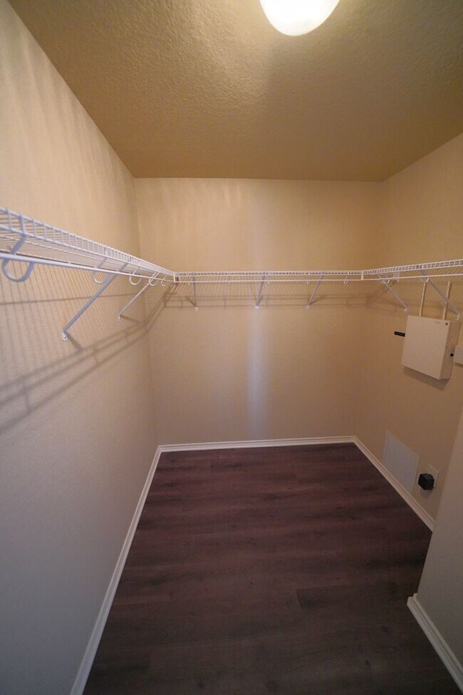 Building Photo - Great 4 Bedroom Home Now Available in Cibo...
