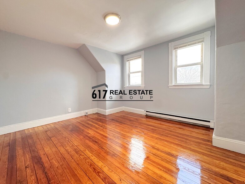 Building Photo - 26 Royal St