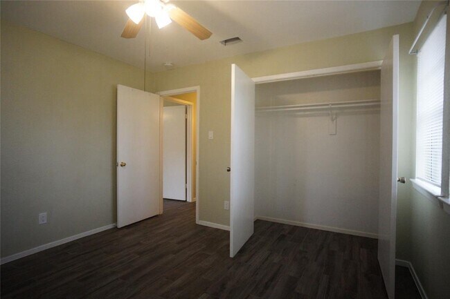 Building Photo - 12725 Dakota Ln