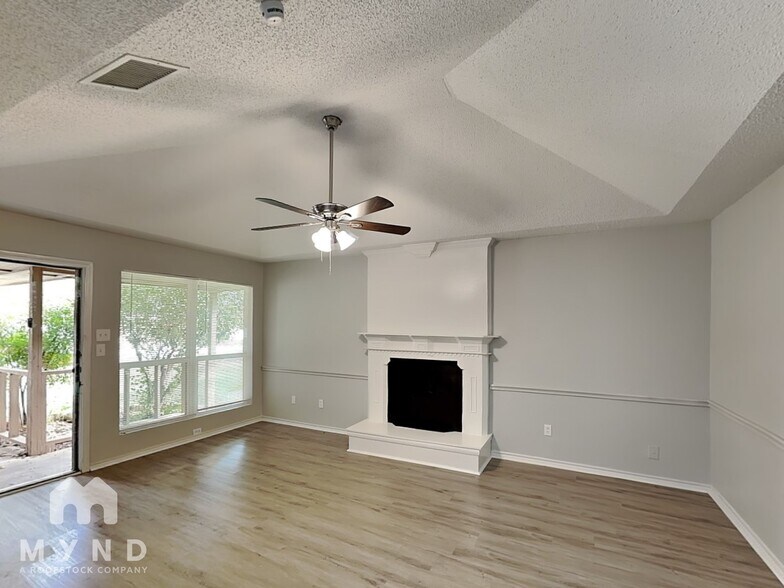 Building Photo - 6518 Oak Forest Ct