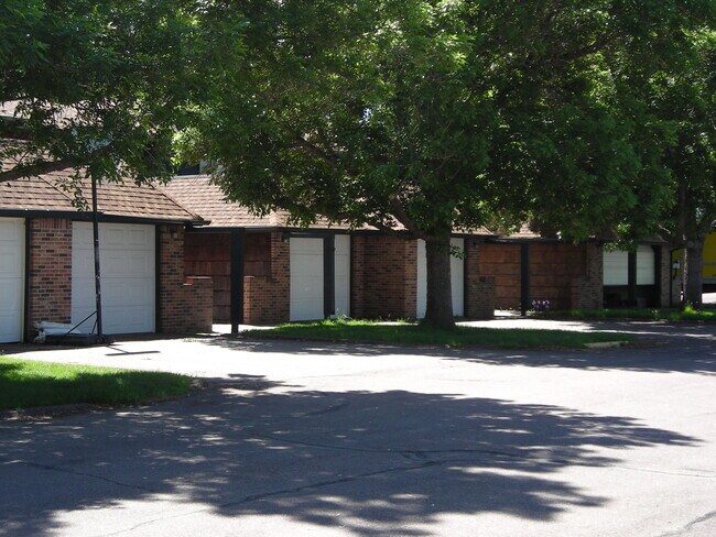 Building Photo - 1213 S Willow St