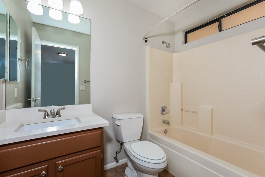 Building Photo - 8515 W Elm St