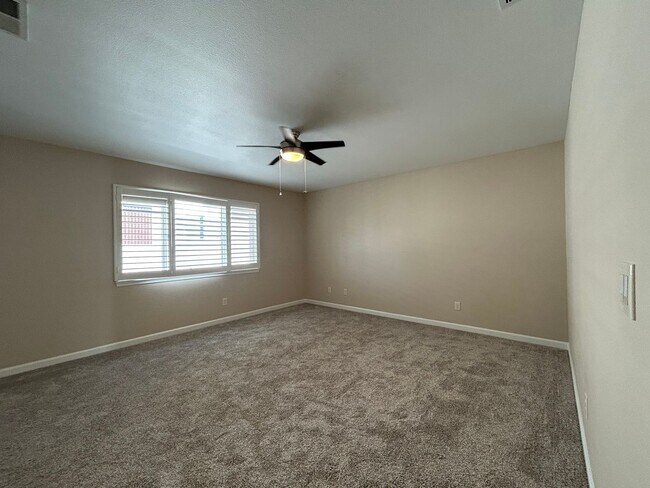 Building Photo - Gorgeous 4 Bed, 2.5 Bath Tuscany Home!