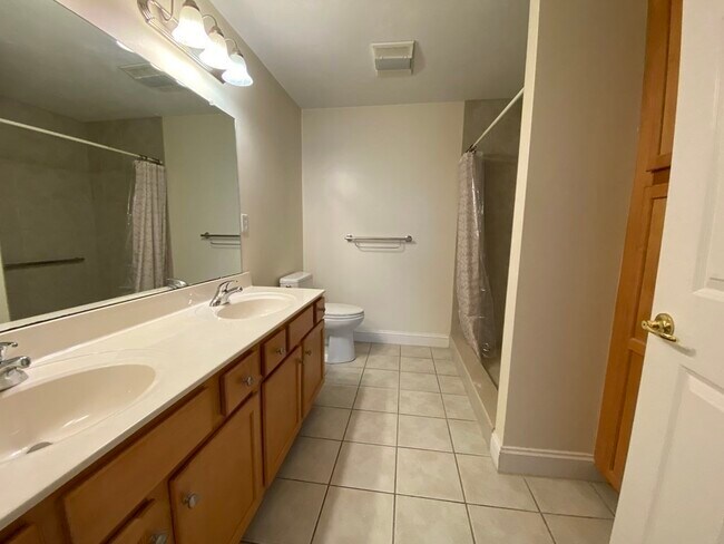 Building Photo - 807 Ledgewood Way