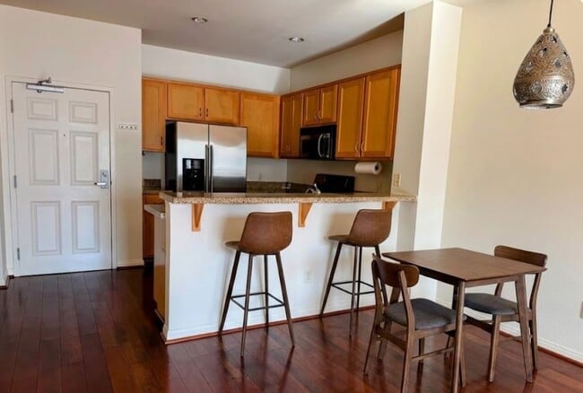 Building Photo - 450 J St