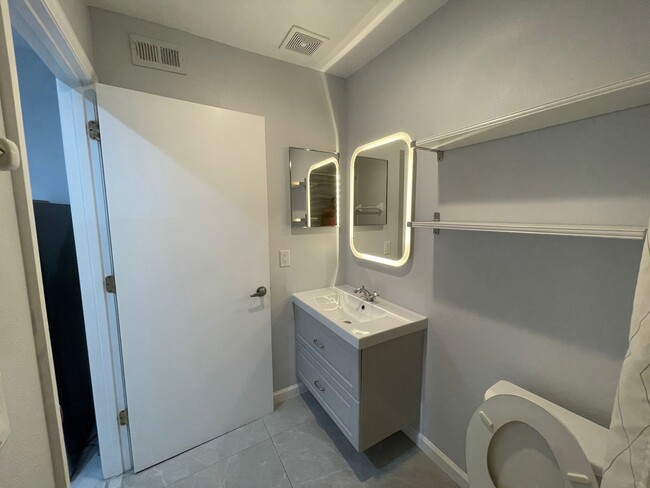 Building Photo - 547.5 Caribbean Dr