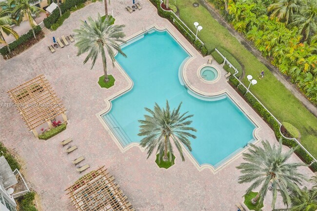 Building Photo - 1755 E Hallandale Beach Blvd