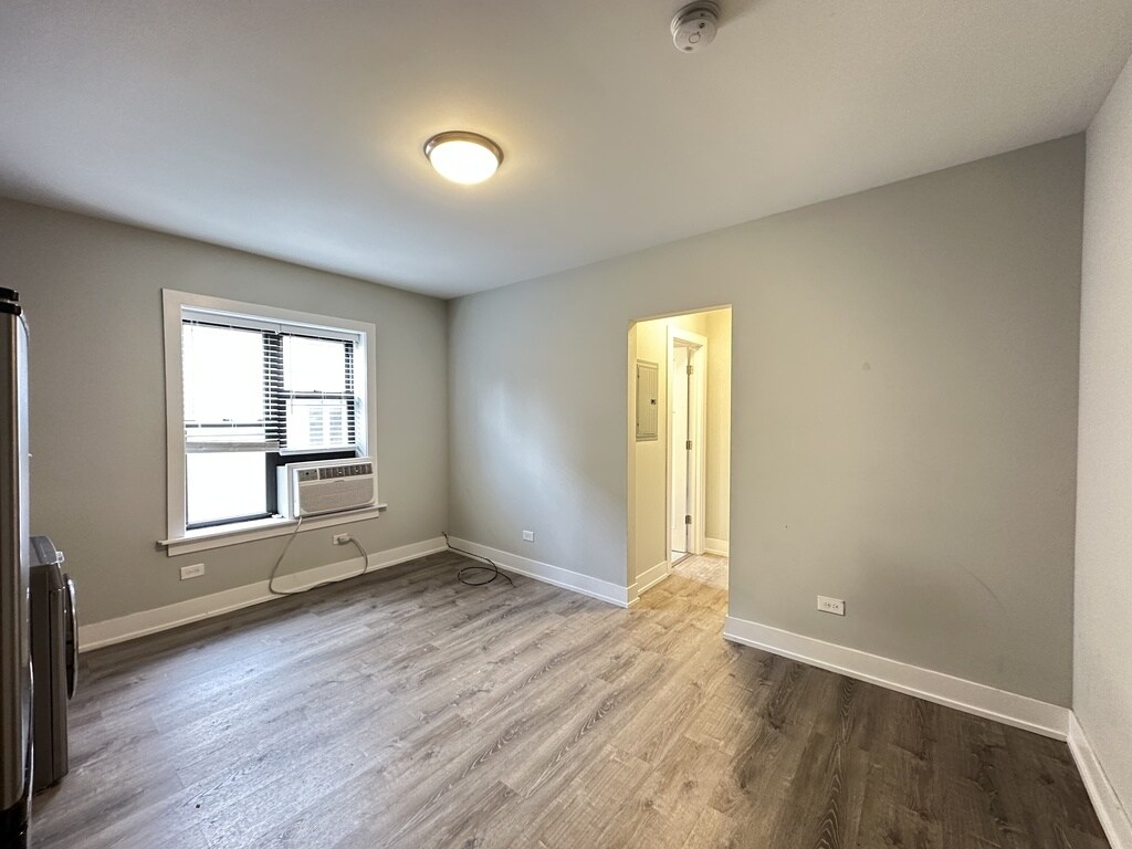 Building Photo - 434.5 W Belden Ave