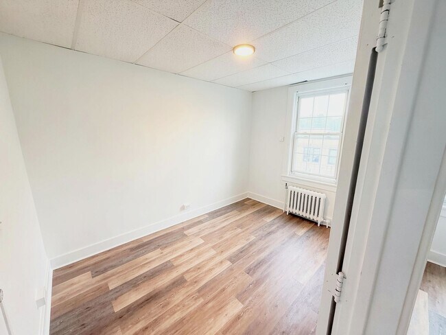 Building Photo - 720-724 Warren Street