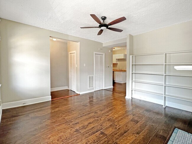 Building Photo - 16 S Stafford Ave