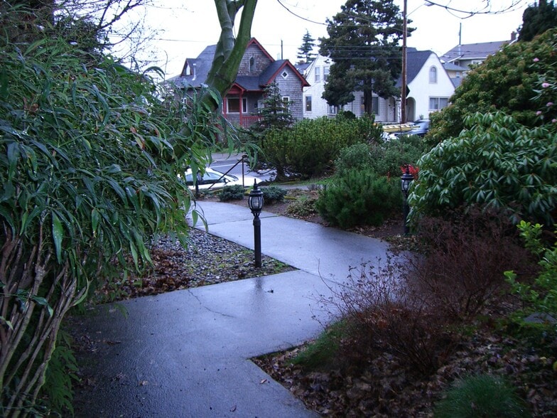 Walkway to entrance - 1408 10th Ave W