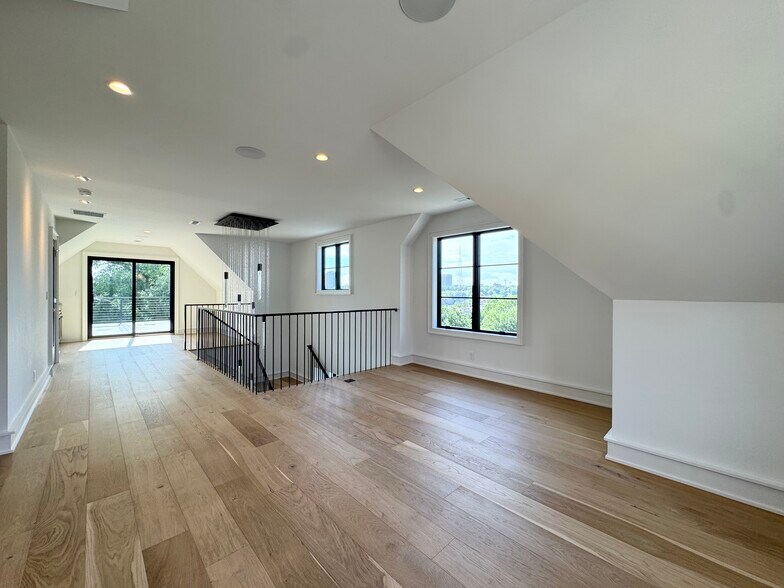 Building Photo - 2109 Belleview Ave