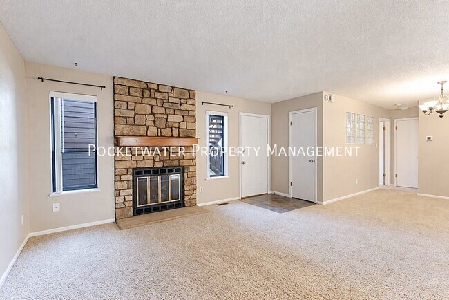 Building Photo - 6225 Willow Ln