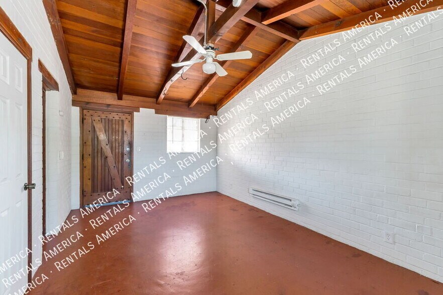 Building Photo - 947 N Alvernon Way