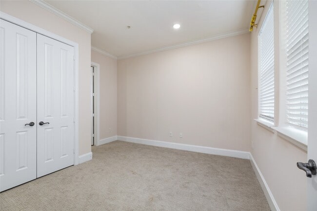 Building Photo - 7134 Mapleridge St