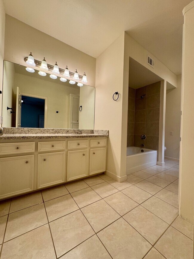 Building Photo - 11862 Taylorcrest Rd