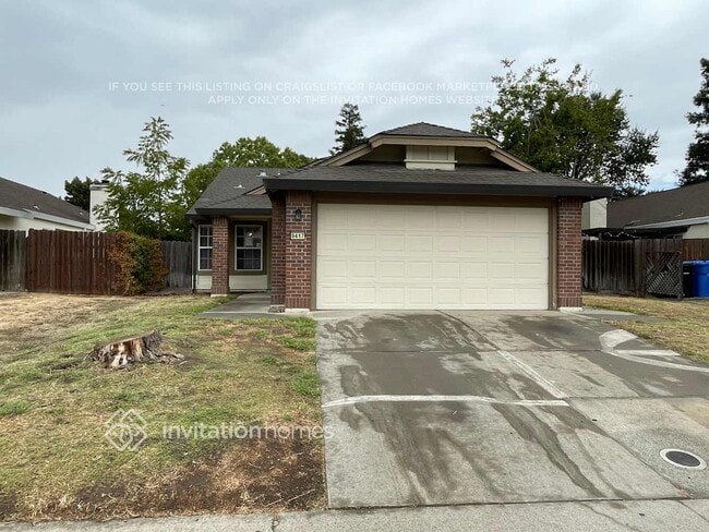 Building Photo - 9417 Soaring Oaks Dr