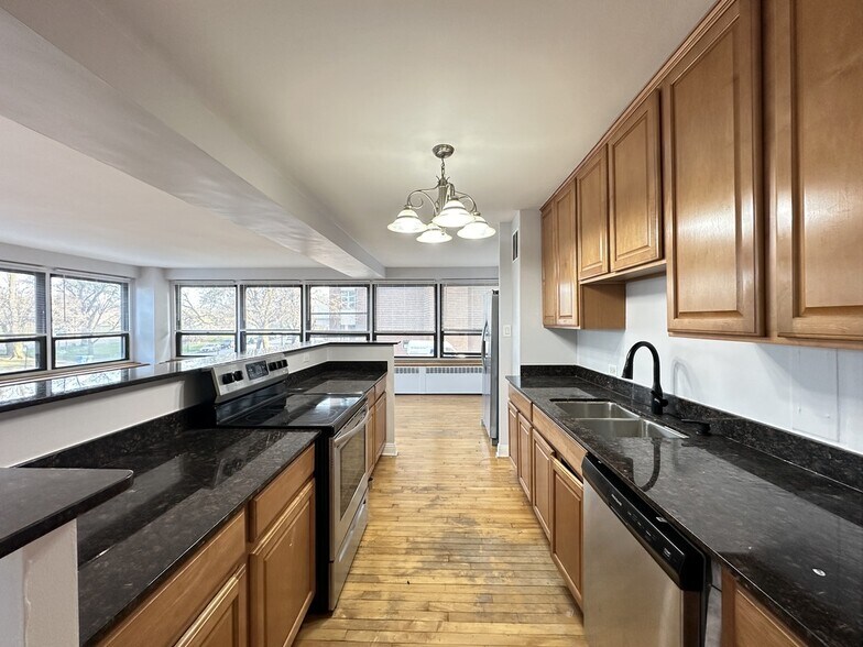 Building Photo - 4180 N Marine Dr
