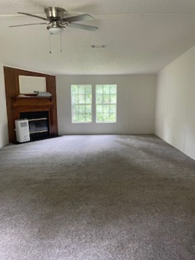 Building Photo - Quincy Mobile Home on 2 Acres