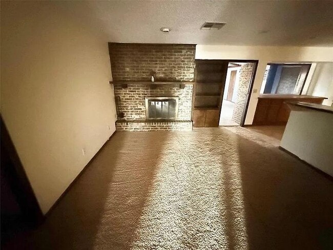 Building Photo - 601 Sky Cir