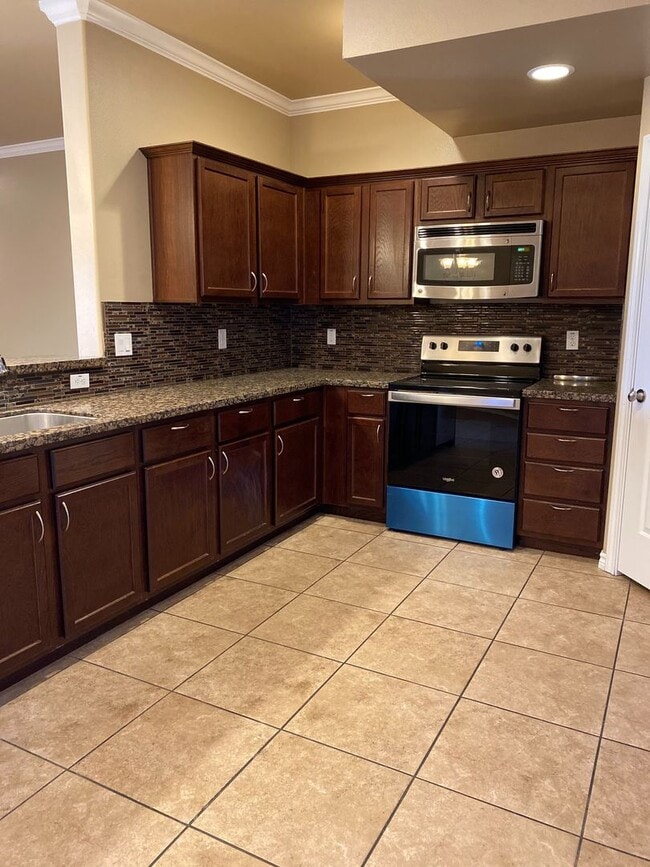 Building Photo - COMING SOON!!  2 Story Townhome