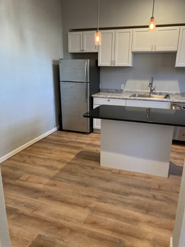 Building Photo - 912 5th St SW