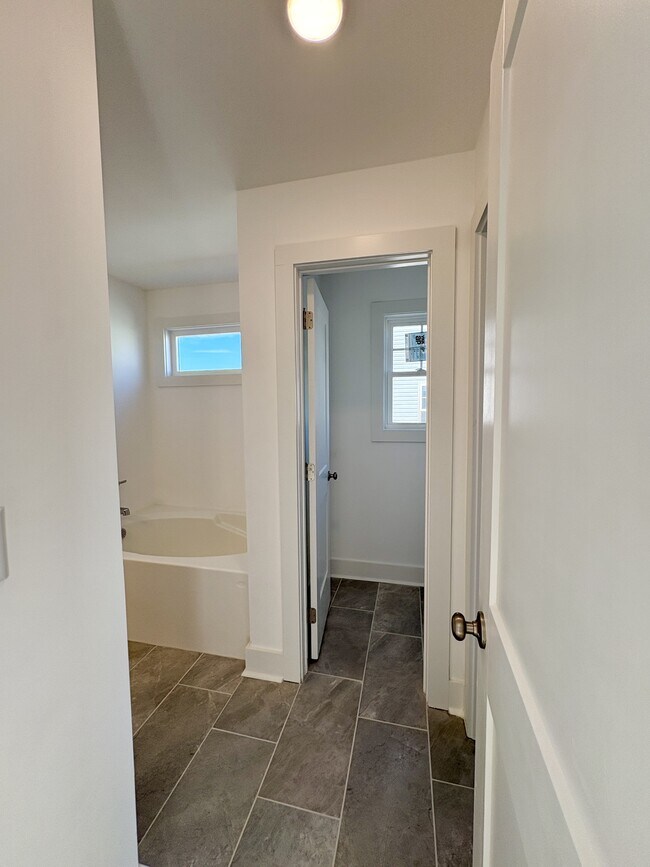 Building Photo - 131 Bourbon St