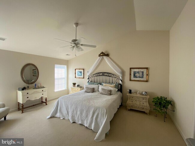 Building Photo - 6 Hollow Creek Cir