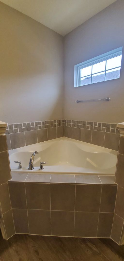 Building Photo - 4-Bedroom, 2.5-Bathroom in Winter Haven