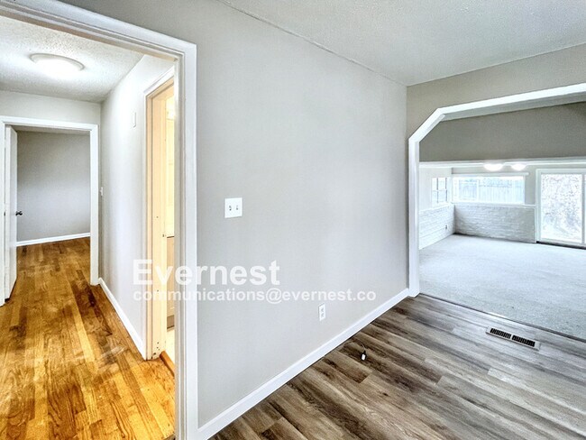 Building Photo - 4905 Eastwood Dr
