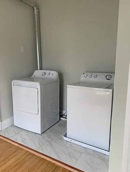 Building Photo - 91 Walnut St