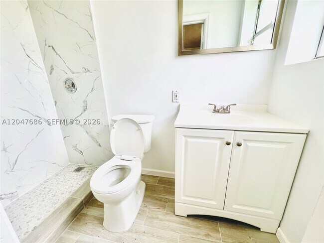 Building Photo - 410 Pinecrest Dr
